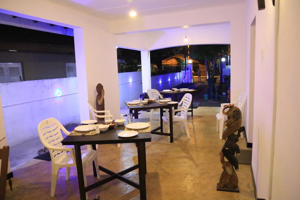 Hotel The Sea House Kudapaduwa Esterno foto