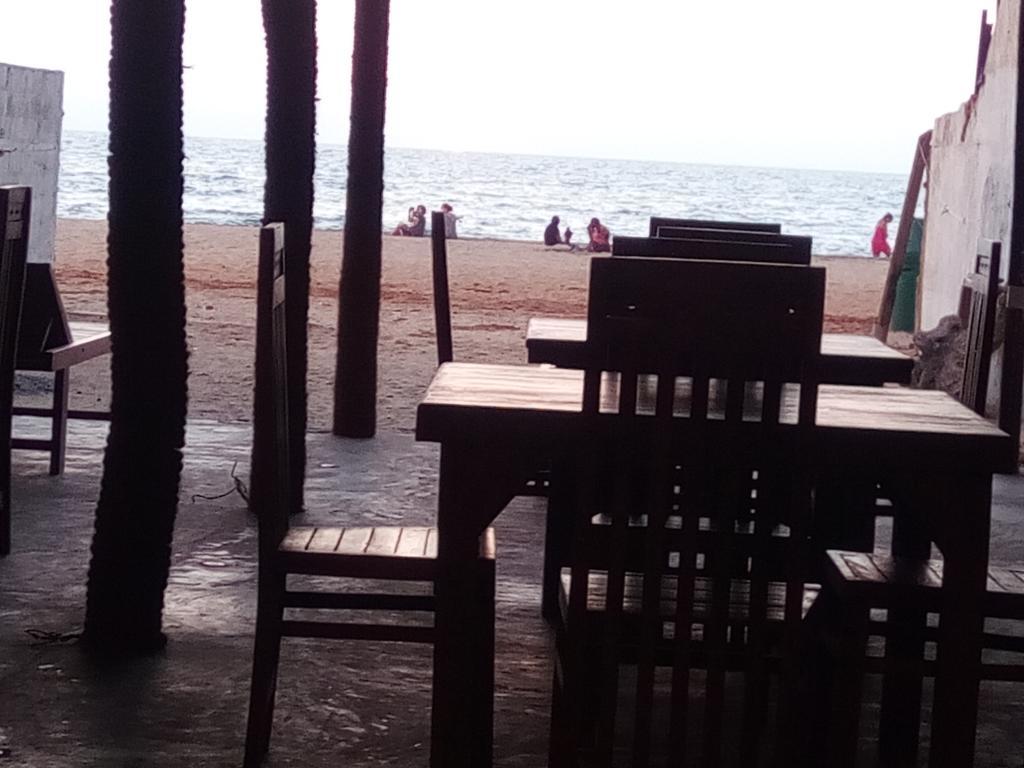 Hotel The Sea House Kudapaduwa Esterno foto