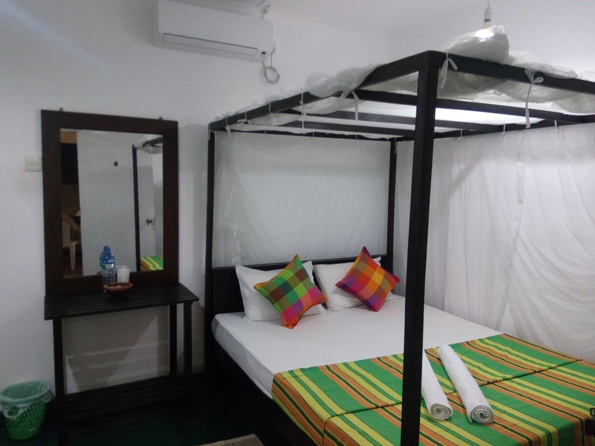 Hotel The Sea House Kudapaduwa Esterno foto