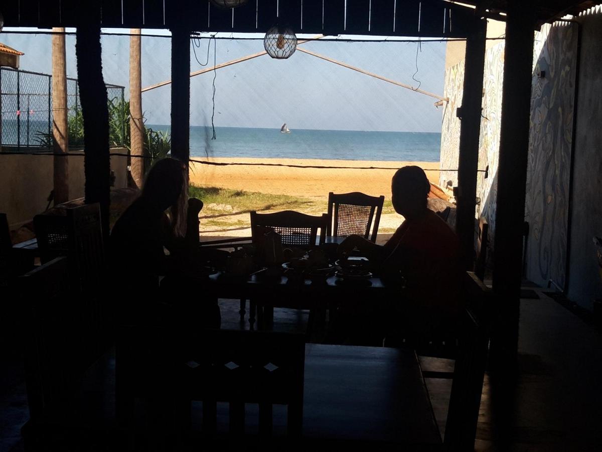 Hotel The Sea House Kudapaduwa Esterno foto